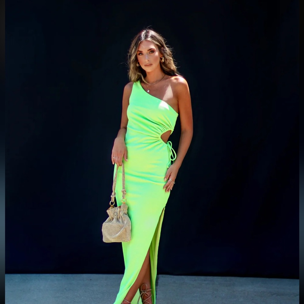 Vici Mariana One Shoulder Maxi Dress with cutout size LG. 💚
